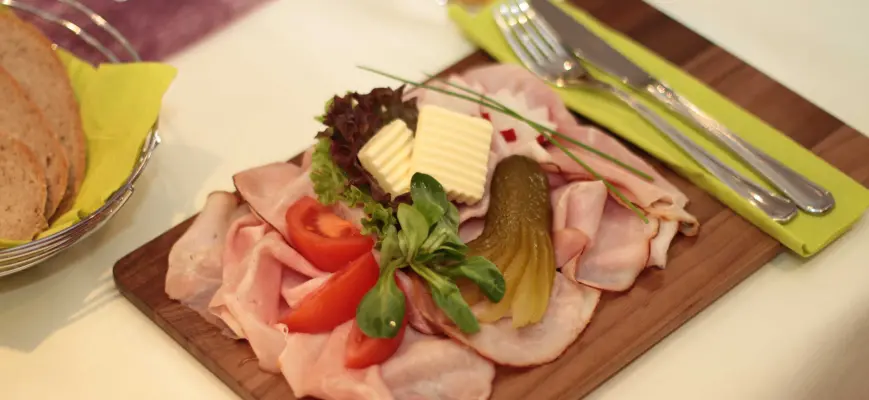 Restaurant und Biergarten im Hotel Drei Lilien in Vohenstrauß Restaurant und Biergarten im Hotel Drei Lilien in Vohenstrauß